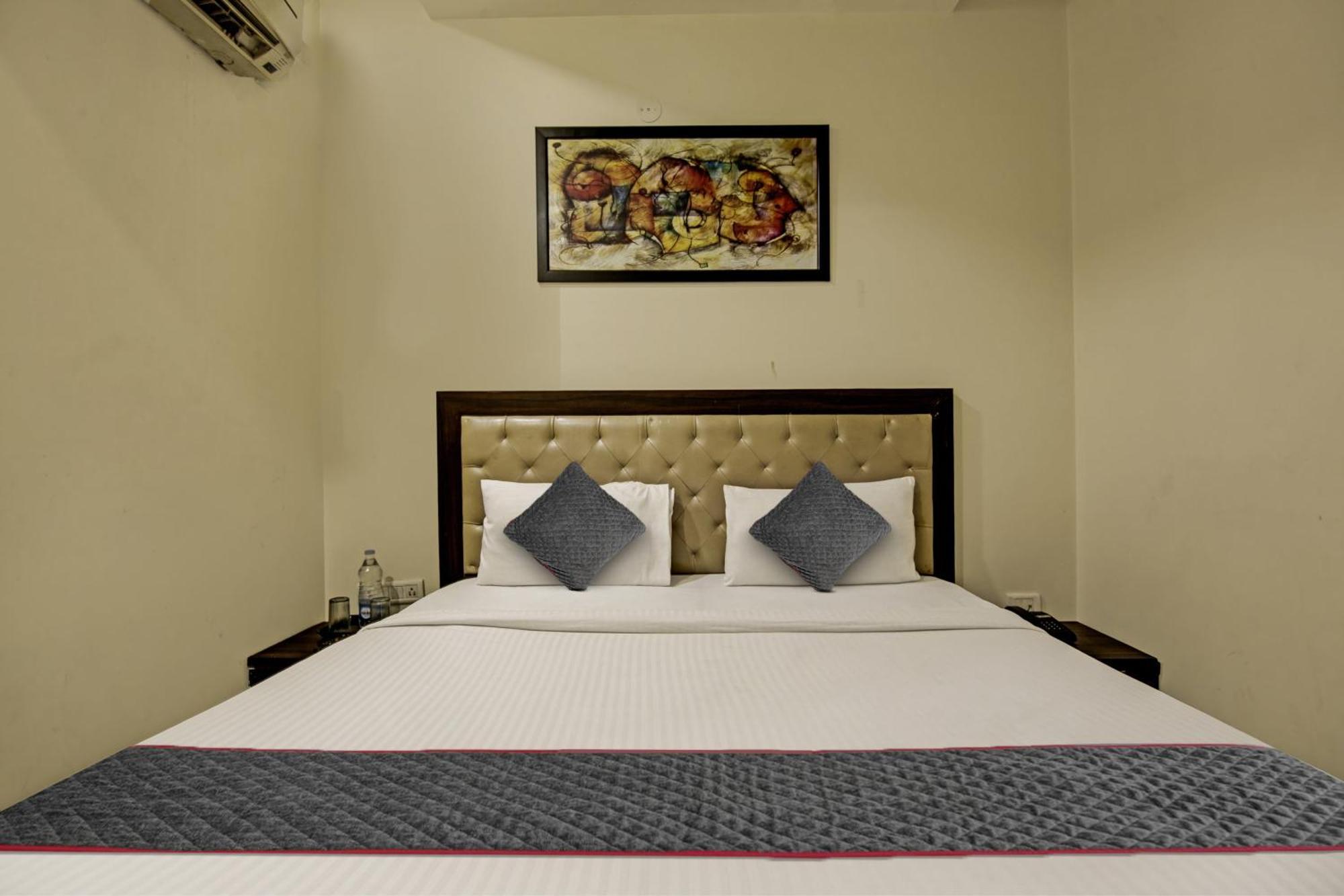 Townhouse Grand Inn Ghaziabad Ngoại thất bức ảnh